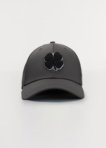قبعة كلوفر 22 الفاخرة (رمادي/شعار أسود)